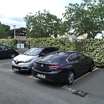 Avec Jardin, Piscine, Sauna, Proche De La Et Du Village Naturiste *