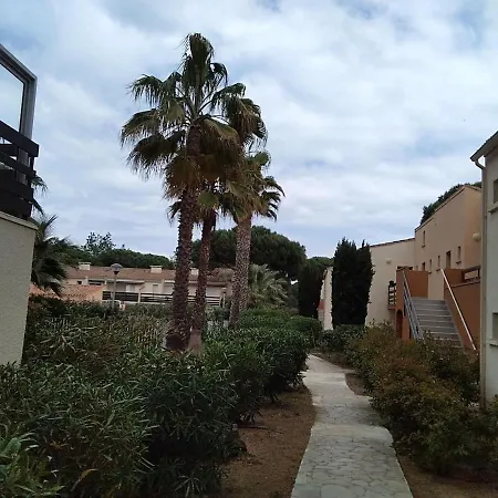 Avec Jardin, Piscine, Sauna, Proche De La Et Du Village Naturiste آجد