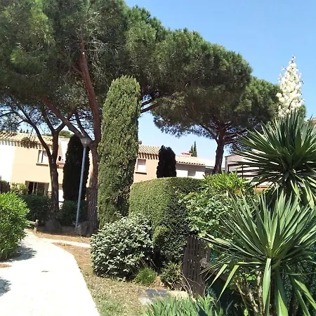 Avec Jardin, Piscine, Sauna, Proche De La Et Du Village Naturiste Lejlighed